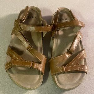 Earth Size 8M Oahu leather adjustable strap tan sandals